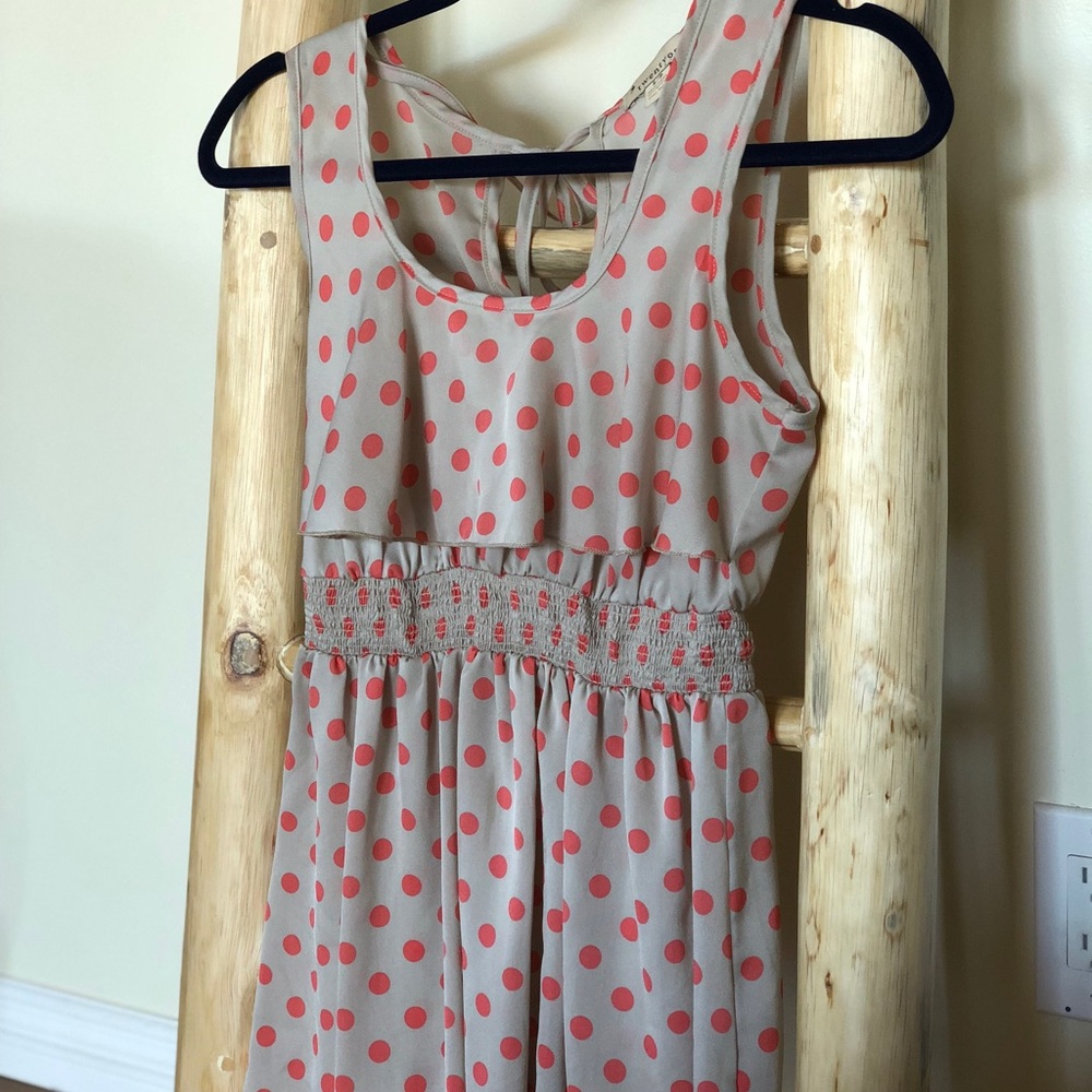 Taupe top with pink dots - sz small